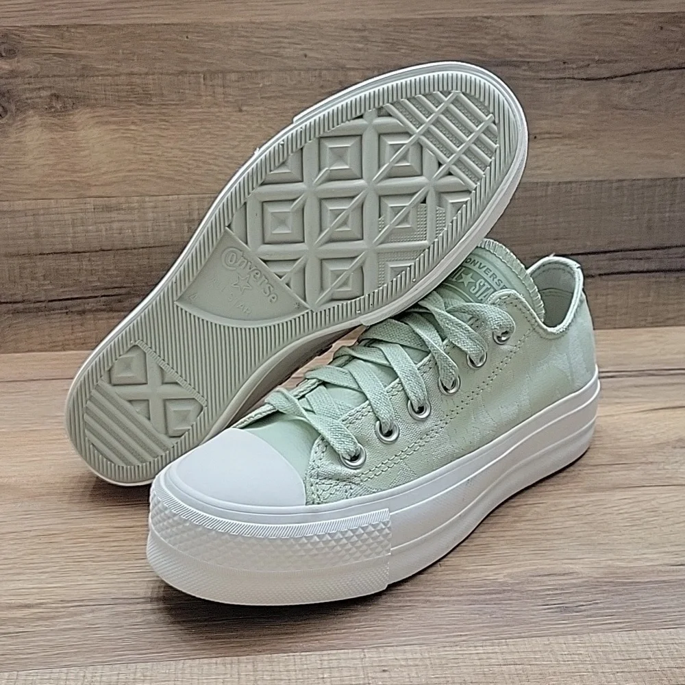 Converse shoes women Brand new platform.